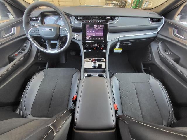 2025 Jeep Grand Cherokee Altitude 4x4
