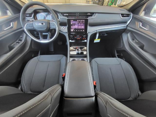 2025 Jeep Grand Cherokee Laredo X 4x4