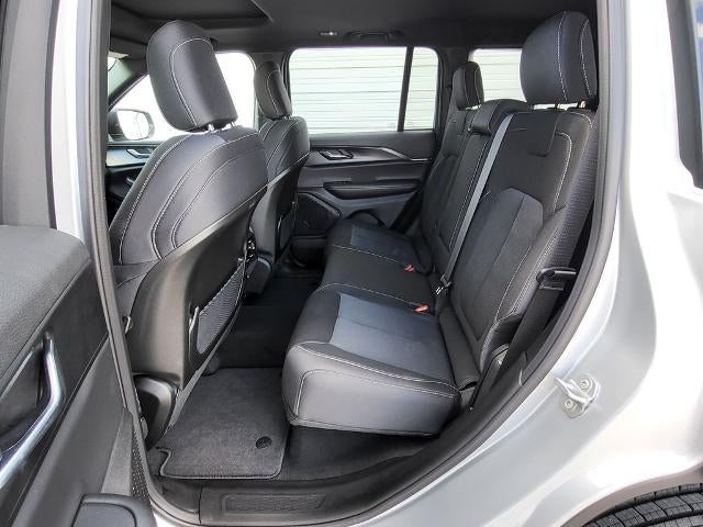 2025 Jeep Grand Cherokee Laredo X 4x4