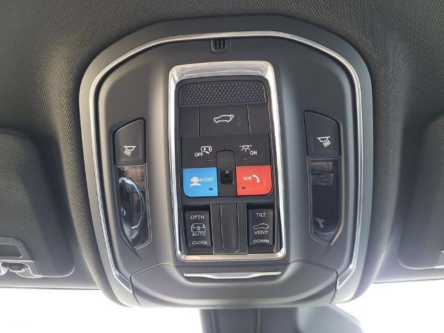 2025 Jeep Grand Cherokee Laredo X 4x4