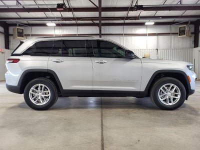2025 Jeep Grand Cherokee Laredo X 4x4