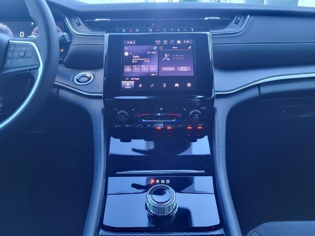 2025 Jeep Grand Cherokee L Laredo 4x2
