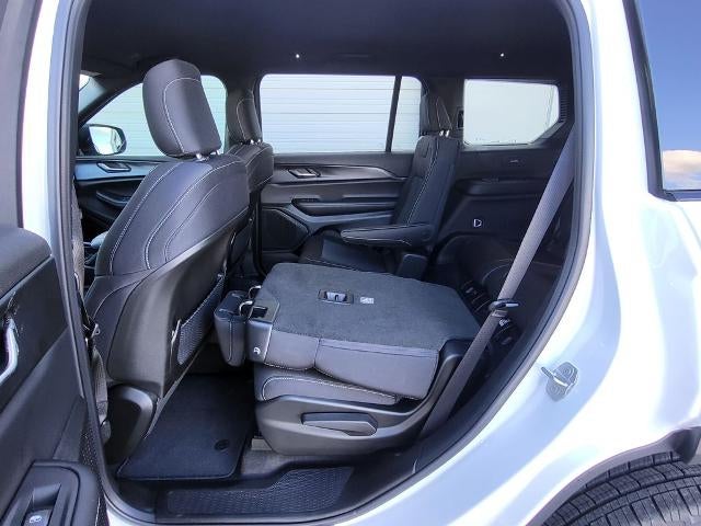 2025 Jeep Grand Cherokee L Laredo 4x2