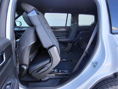 2025 Jeep Grand Cherokee L Laredo 4x2