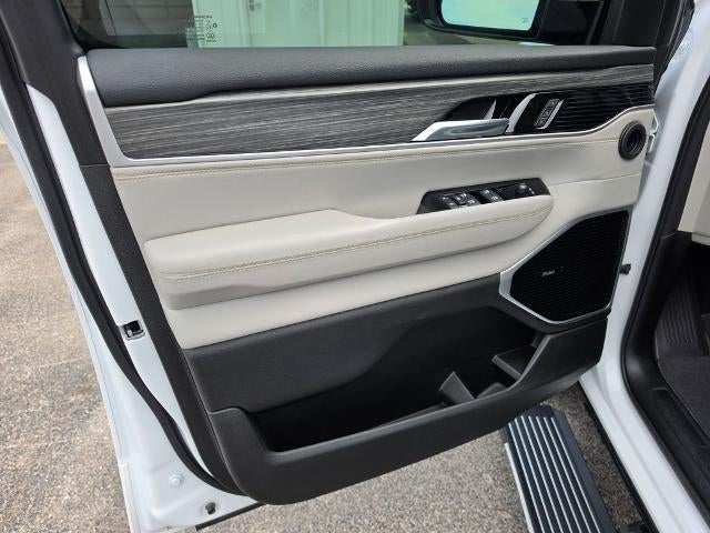 2023 Jeep Wagoneer L Series III - Photo 16
