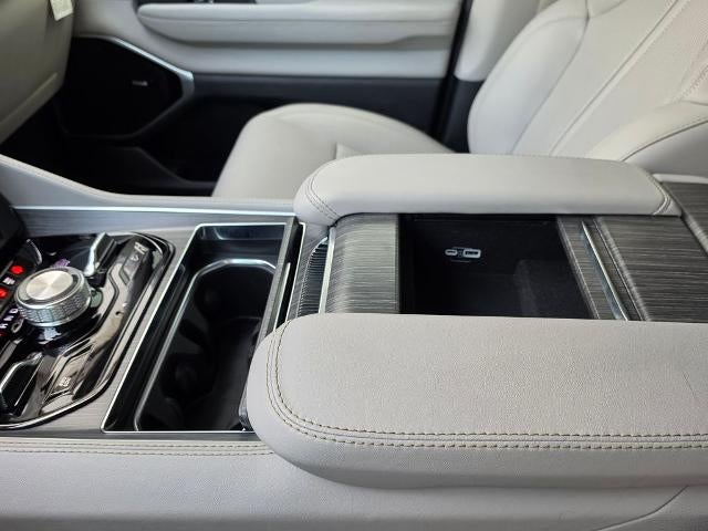 2023 Jeep Wagoneer L Series III - Photo 27