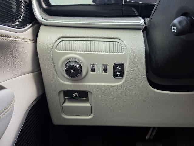 2023 Jeep Wagoneer L Series III - Photo 28