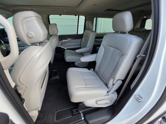 2023 Jeep Wagoneer L Series III - Photo 31
