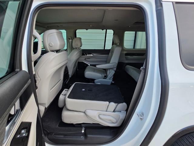 2023 Jeep Wagoneer L Series III - Photo 32