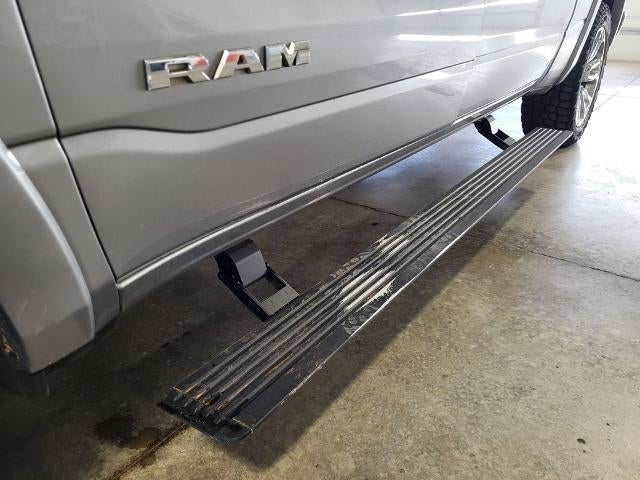 2022 RAM 1500 Laramie Crew Cab 4x4 5'7" Box