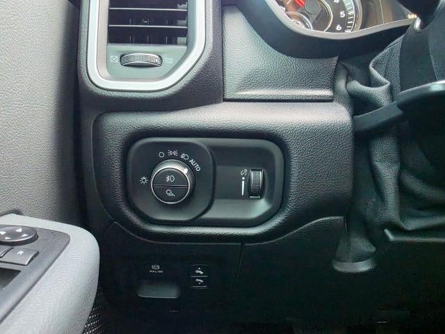 2020 RAM 1500 Big Horn Crew Cab 4x4 6'4" Box
