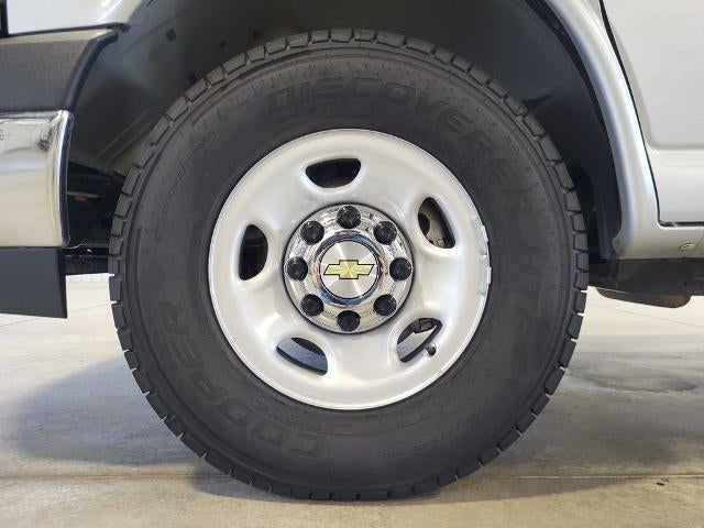 2024 Chevrolet Express Passenger 2500 1LT