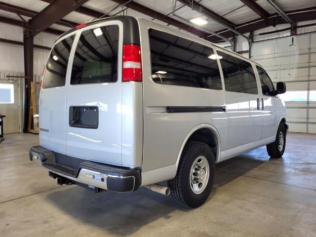 2024 Chevrolet Express Passenger 2500 1LT