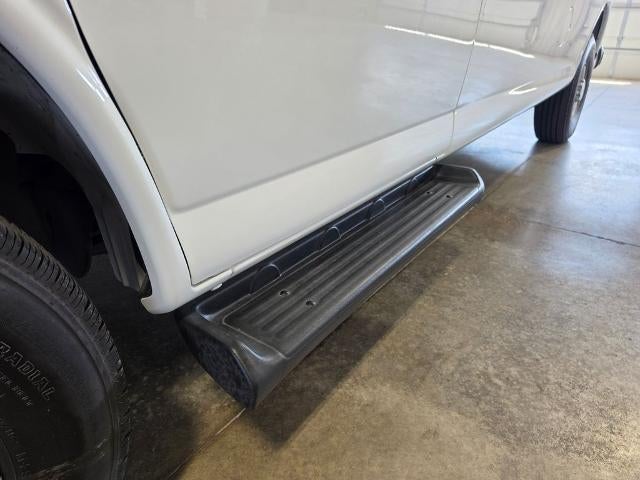 2025 Chevrolet Express Passenger 1LT