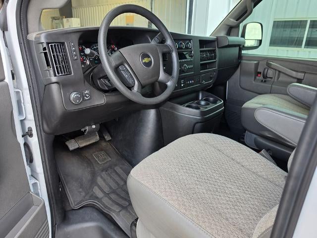 2025 Chevrolet Express Passenger 1LT