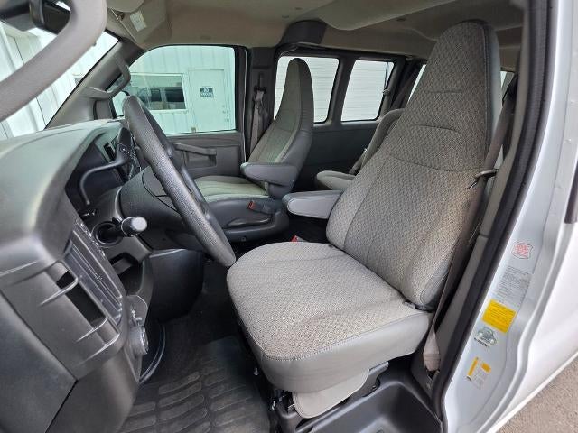 2025 Chevrolet Express Passenger 1LT