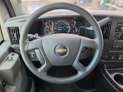 2025 Chevrolet Express Passenger 1LT