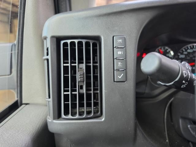 2025 Chevrolet Express Passenger 1LT