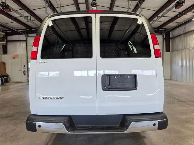 2025 Chevrolet Express Passenger 1LT