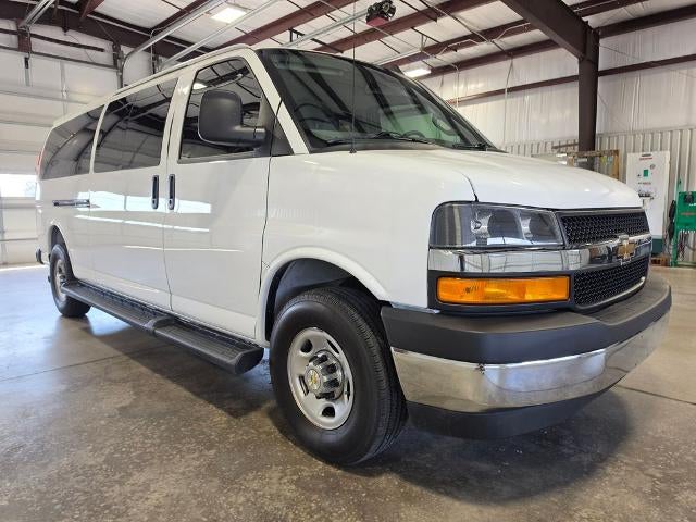 2025 Chevrolet Express Passenger 1LT