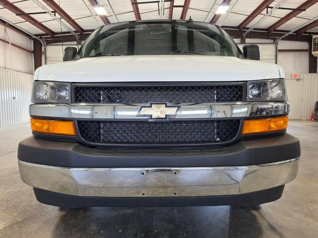 2025 Chevrolet Express Passenger 1LT