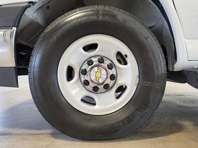 2025 Chevrolet Express Passenger 1LT