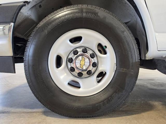 2025 Chevrolet Express Passenger 1LT