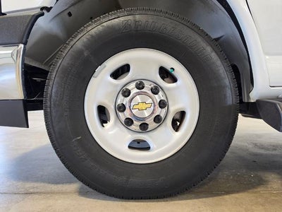 2025 Chevrolet Express Passenger 1LT