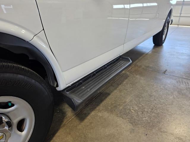 2025 Chevrolet Express Passenger 1LT