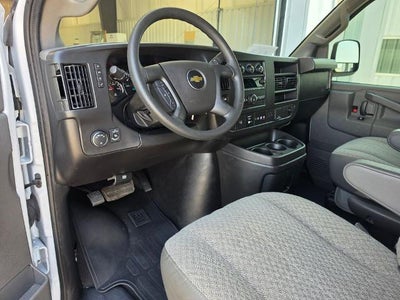 2025 Chevrolet Express Passenger 1LT