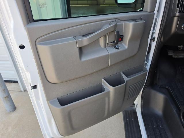2025 Chevrolet Express Passenger 1LT
