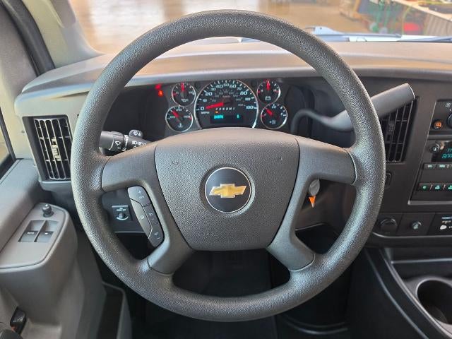 2025 Chevrolet Express Passenger 1LT