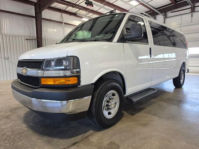 2025 Chevrolet Express Passenger 1LT