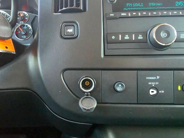 2025 Chevrolet Express Passenger 1LT