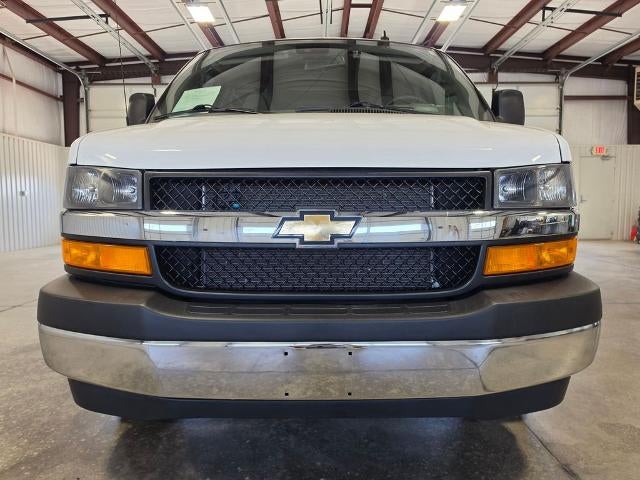 2025 Chevrolet Express Passenger 1LT