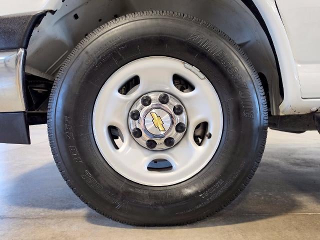 2025 Chevrolet Express Passenger 1LT