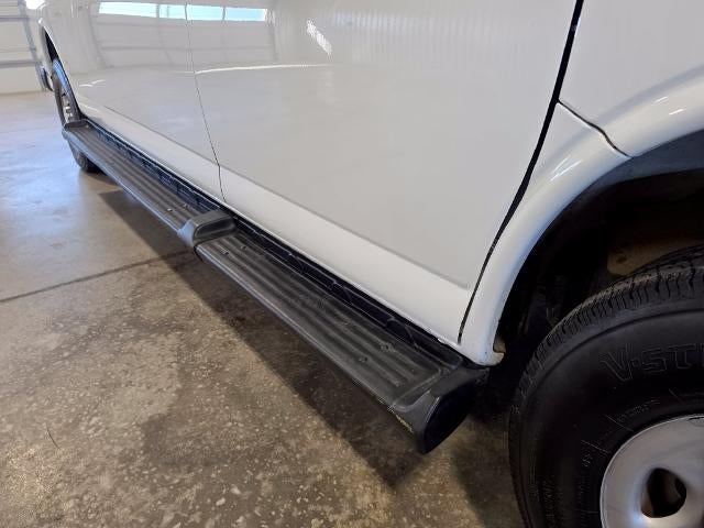 2025 Chevrolet Express Passenger 1LT