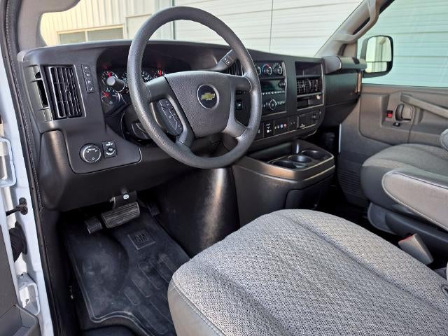 2025 Chevrolet Express Passenger 1LT