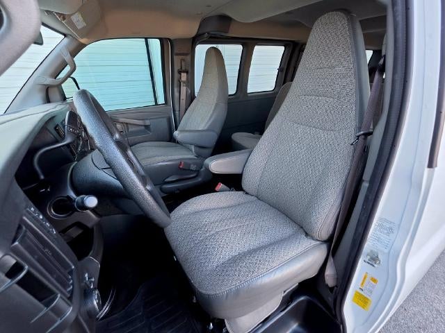 2025 Chevrolet Express Passenger 1LT