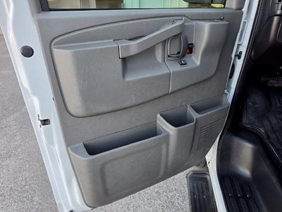 2025 Chevrolet Express Passenger 1LT