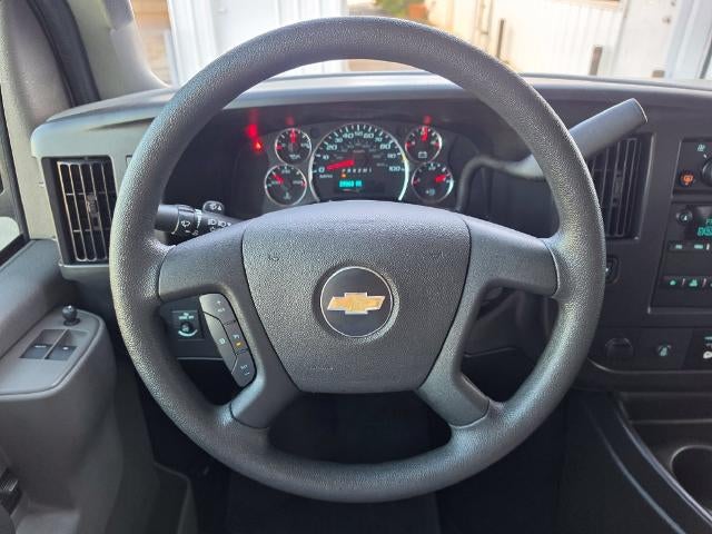 2025 Chevrolet Express Passenger 1LT