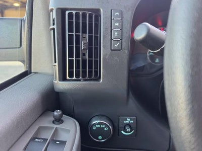 2025 Chevrolet Express Passenger 1LT