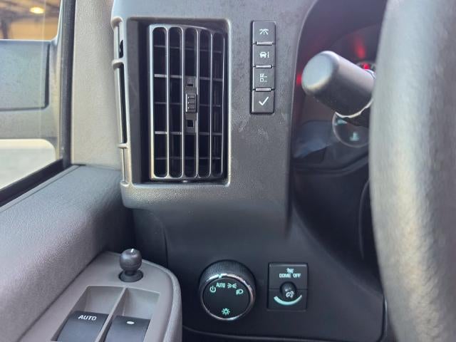 2025 Chevrolet Express Passenger 1LT