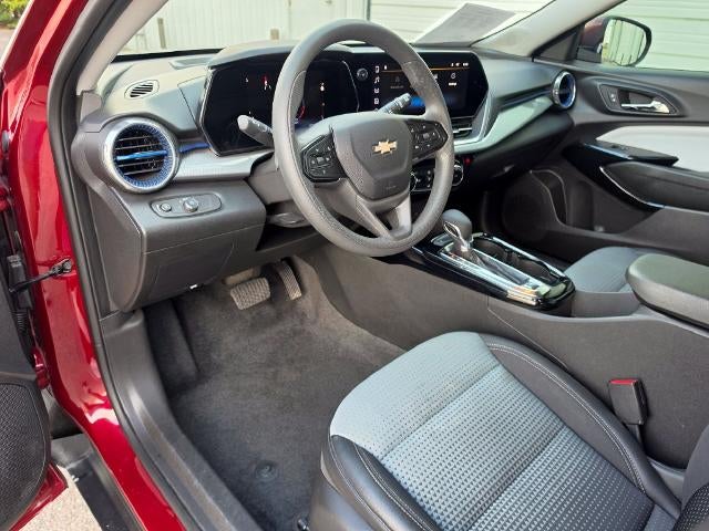 2025 Chevrolet Trax LT - Photo 12